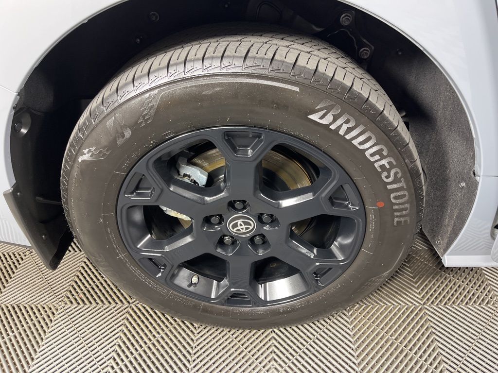 Thumbnail: 2025 Toyota Sienna - 19