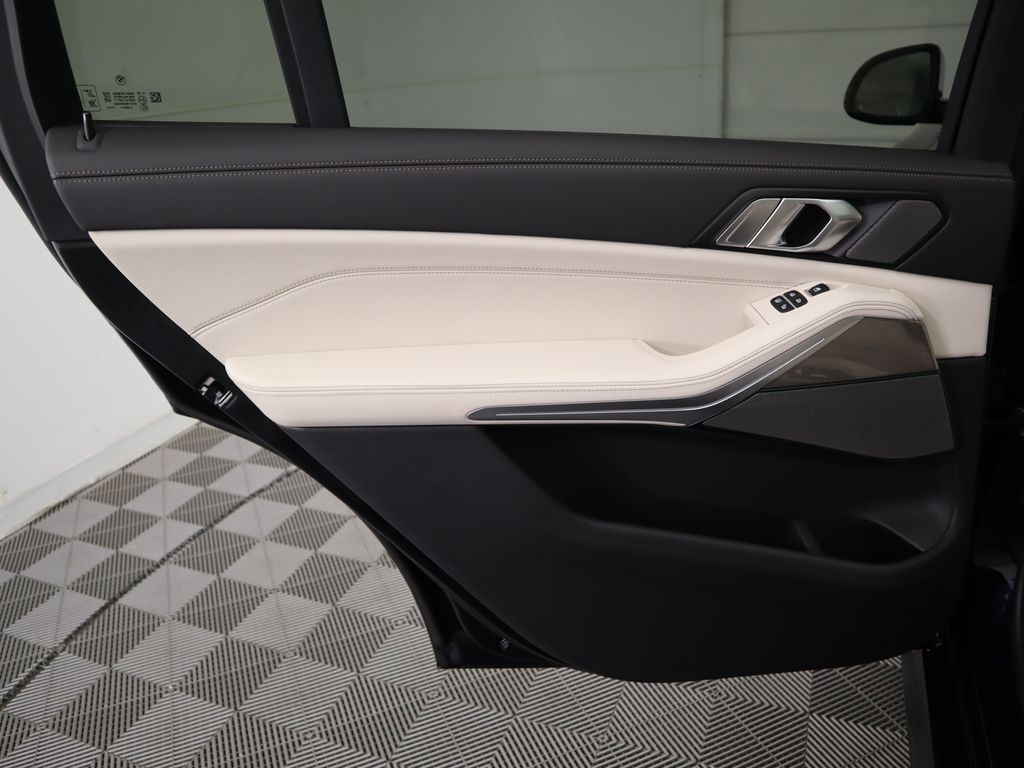 Thumbnail: 2026 BMW X7 - 28