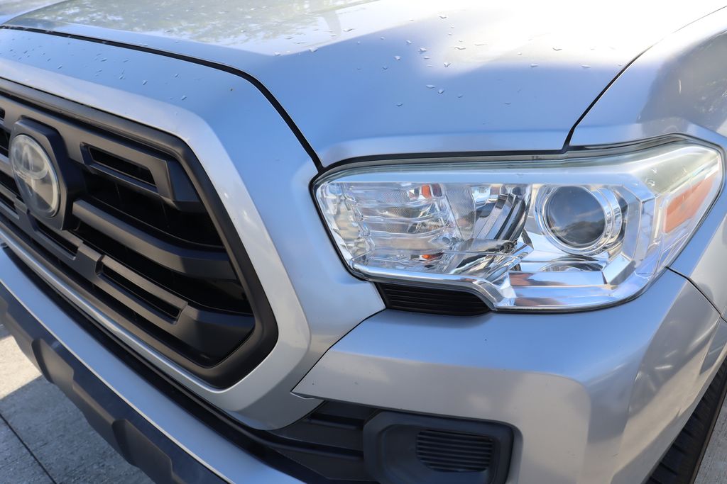 Thumbnail: 2018 Toyota Tacoma - 3