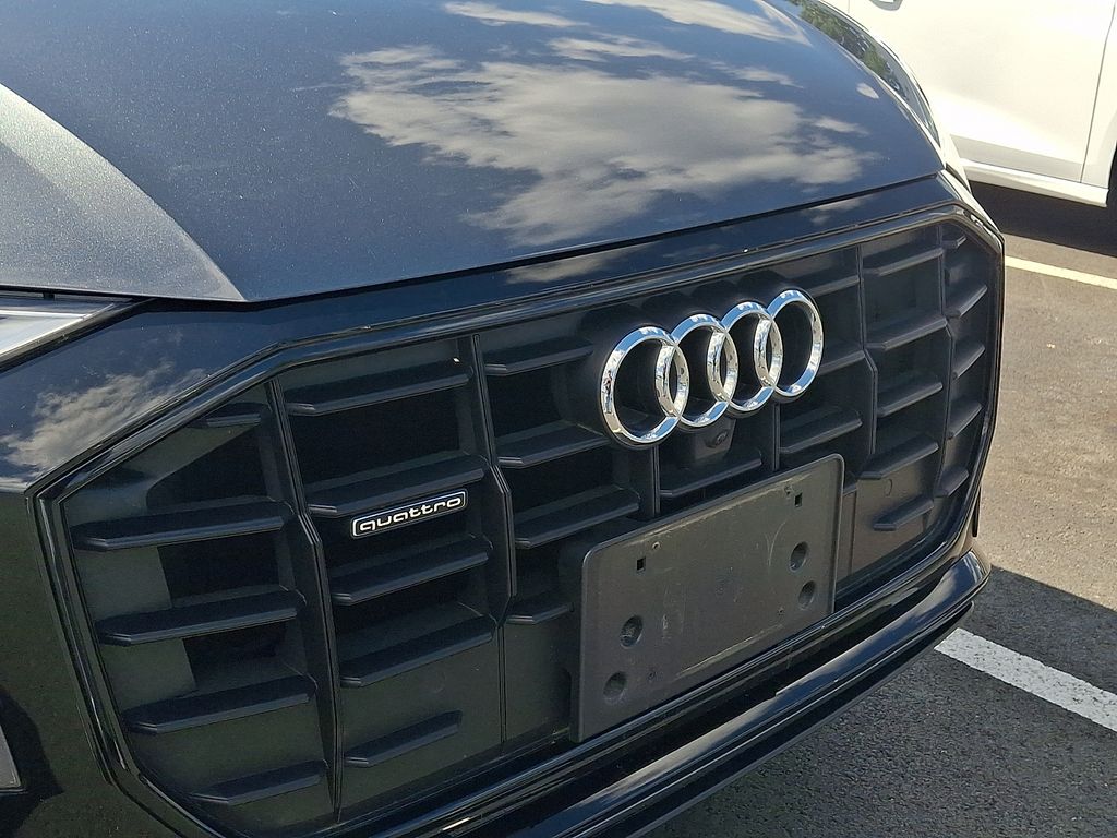 Thumbnail: 2021 Audi Q8 - 4