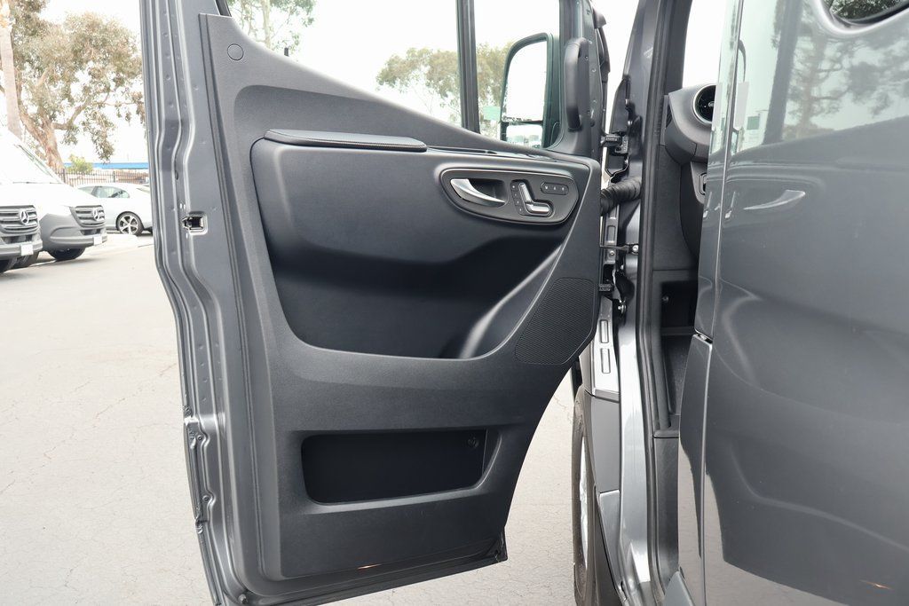 Thumbnail: 2026 Mercedes-Benz Sprinter - 7