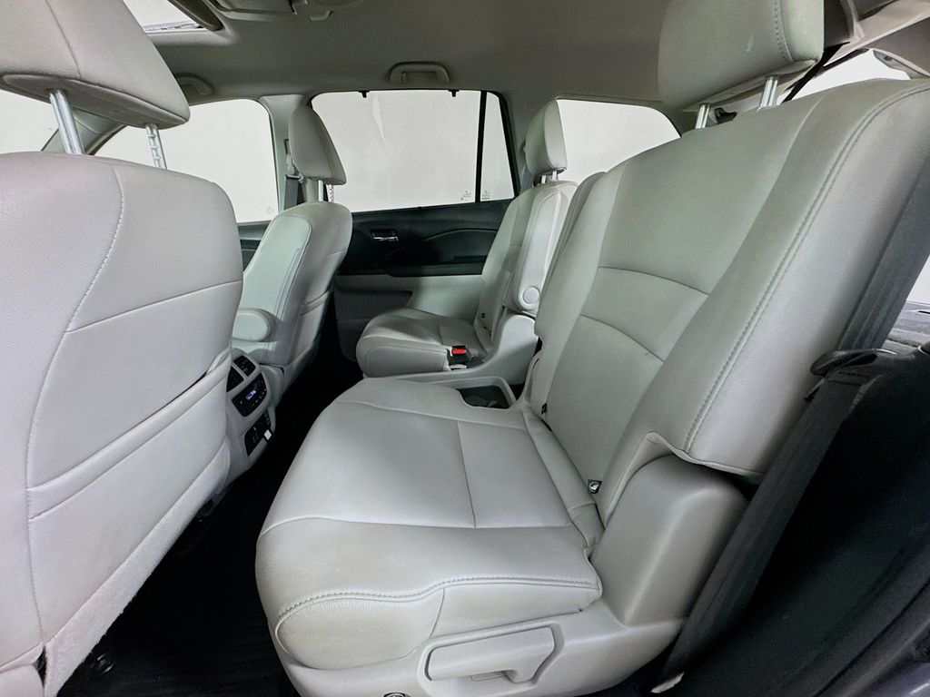 Used Car 2022 Honda Pilot  Touring For Sale Under $30,000 In Austin, Texas
