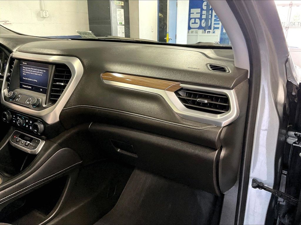 2023 GMC Acadia — photo 13