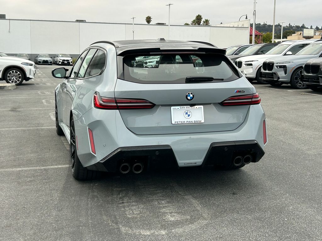 Thumbnail: 2027 BMW M5 - 3