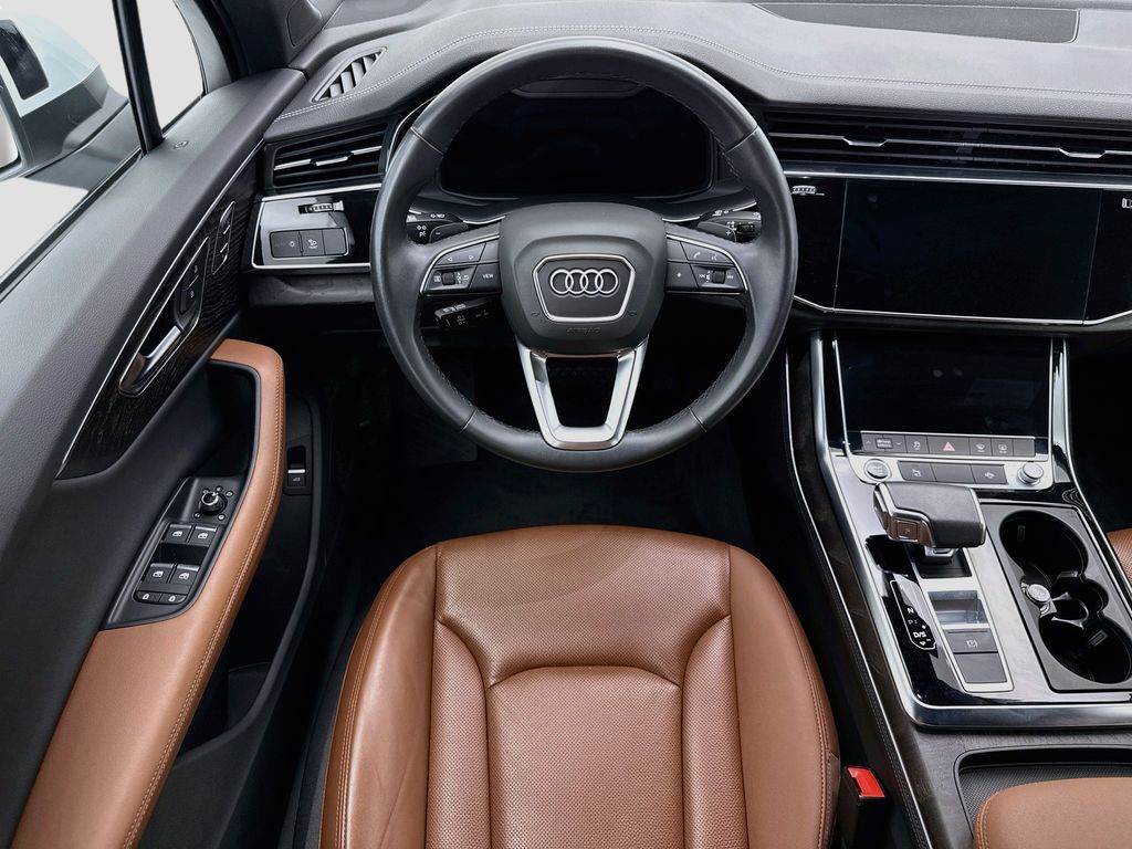 Thumbnail: 2023 Audi Q7 - 10