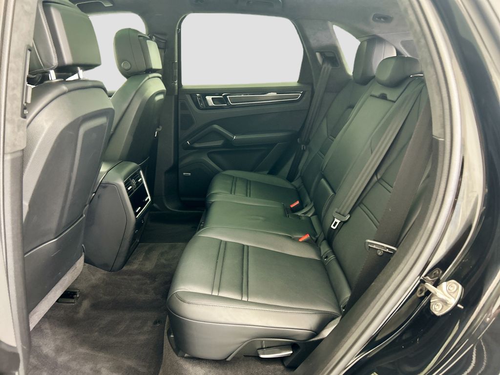 Thumbnail: 2021 Porsche Cayenne - 18