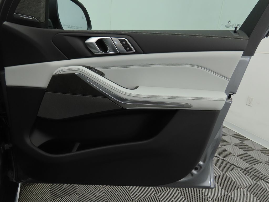 Thumbnail: 2026 BMW X5 - 25