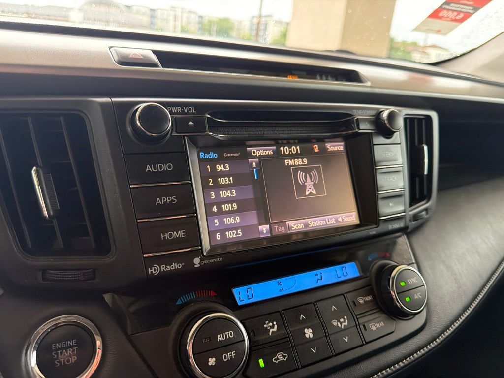 Thumbnail: 2018 Toyota RAV4 - 28
