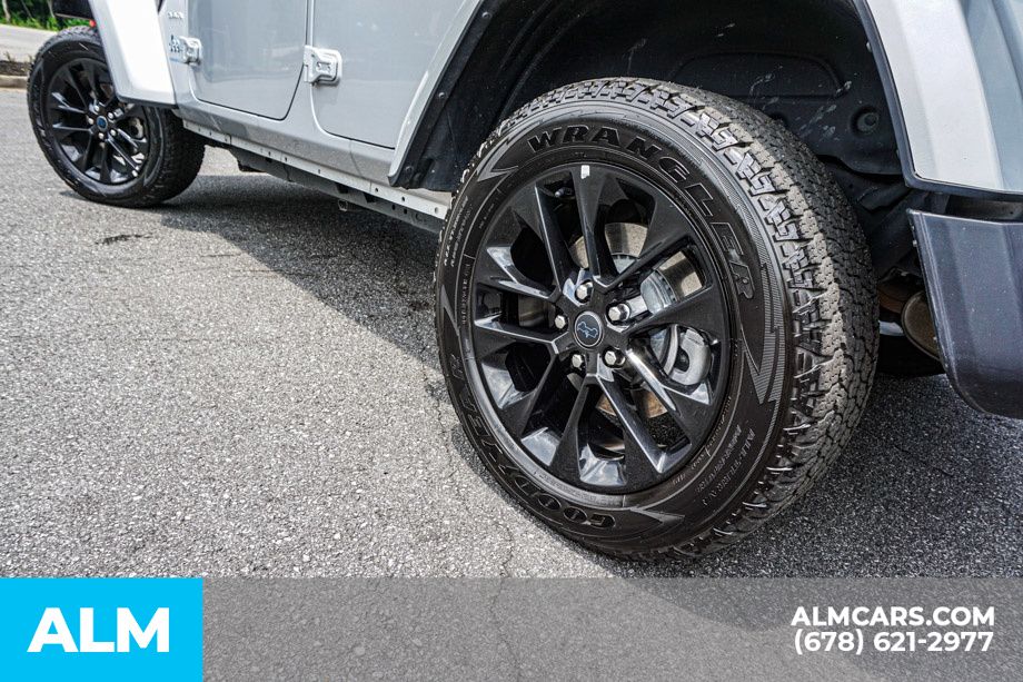 Used 2024 Silver Jeep Sahara 4xe image 16