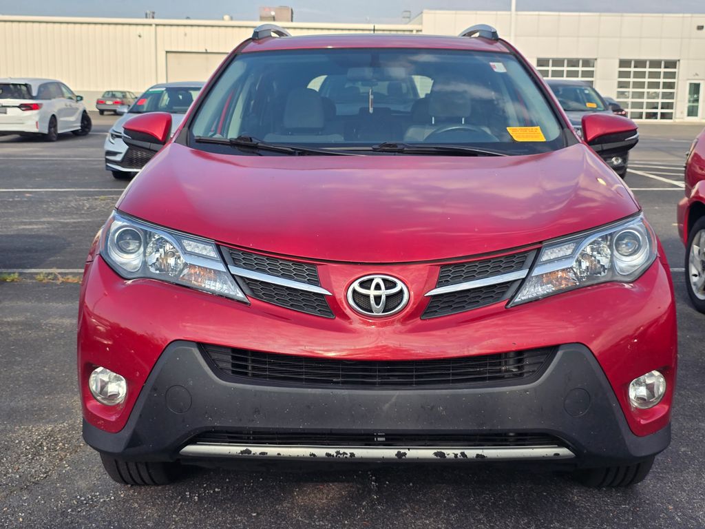 Used 2013 Red Toyota XLE image 2