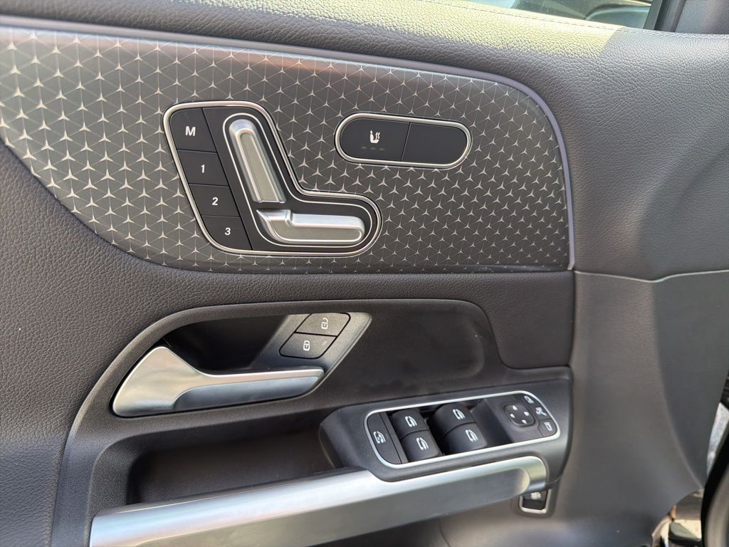 Thumbnail: 2025 Mercedes-Benz GLB - 26