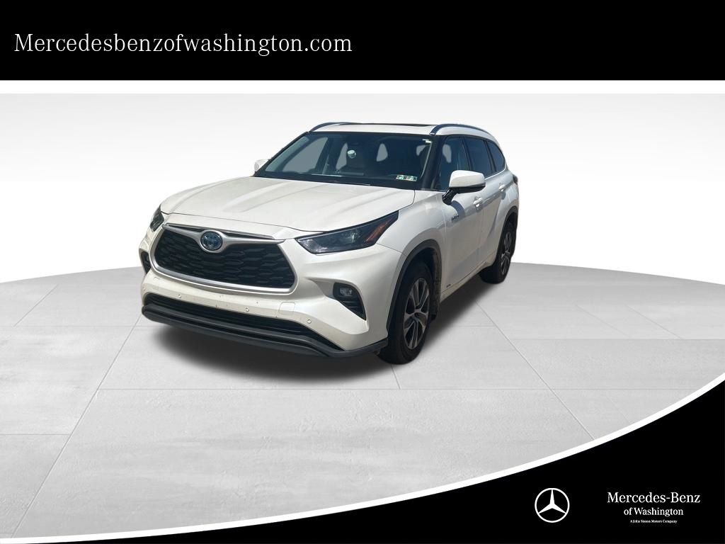 2021 Toyota Highlander Hybrid XLE White at Klick Lewis Buick Chevrolet