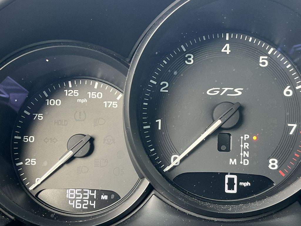 Thumbnail: 2023 Porsche Macan - 15