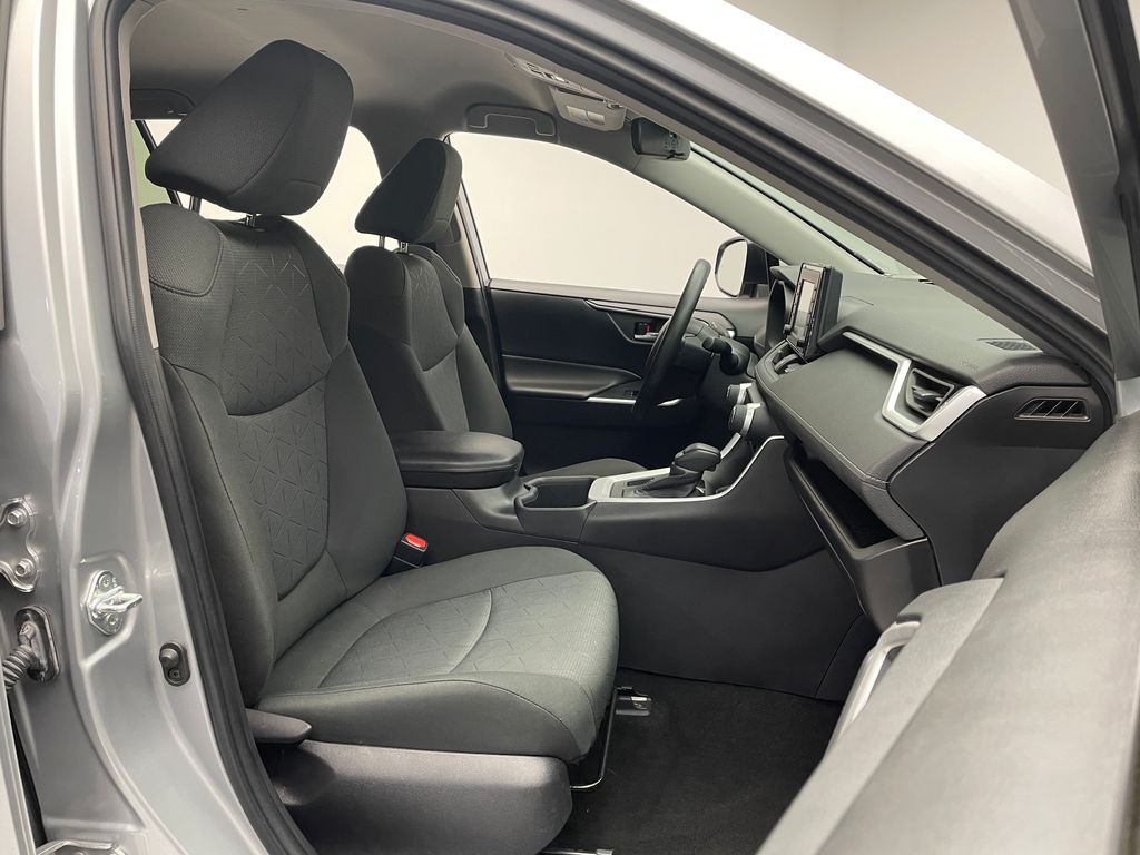 2022 Toyota RAV4 XLE 18