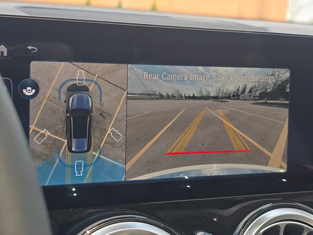 New 2026 White Mercedes-Benz GLB 250 image 30