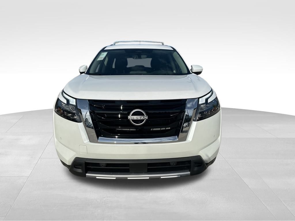 2025 Everest White Pearl Tricoat Nissan Pathfinder SL FWD SUV