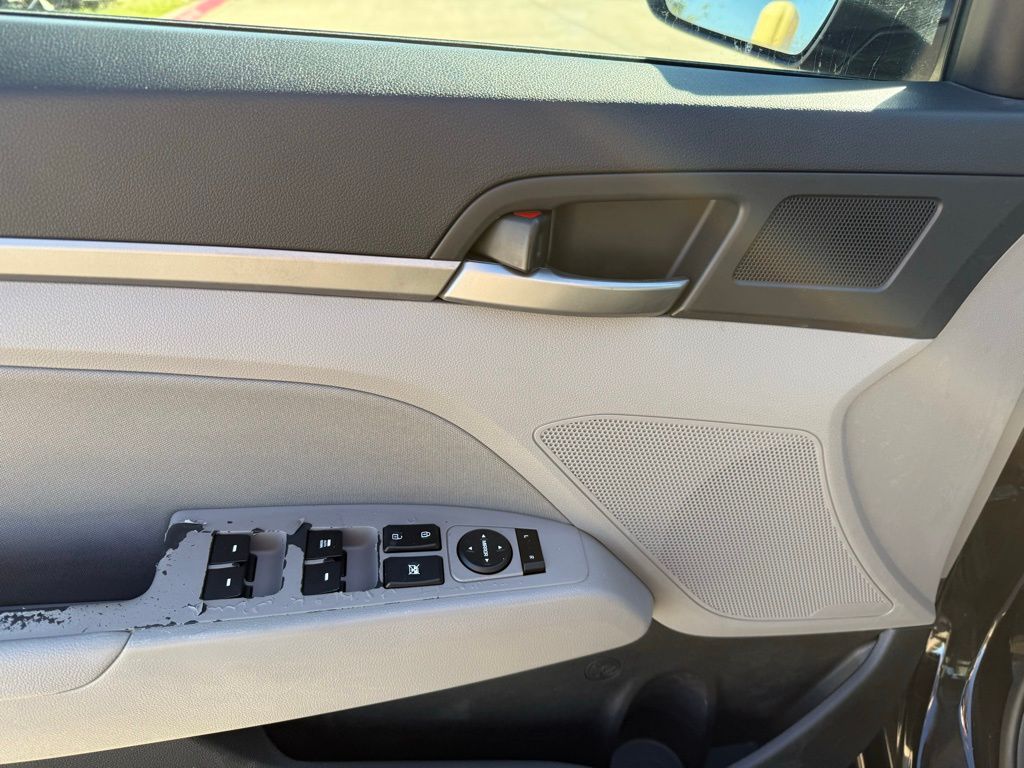 Thumbnail: 2017 Hyundai Elantra - 10