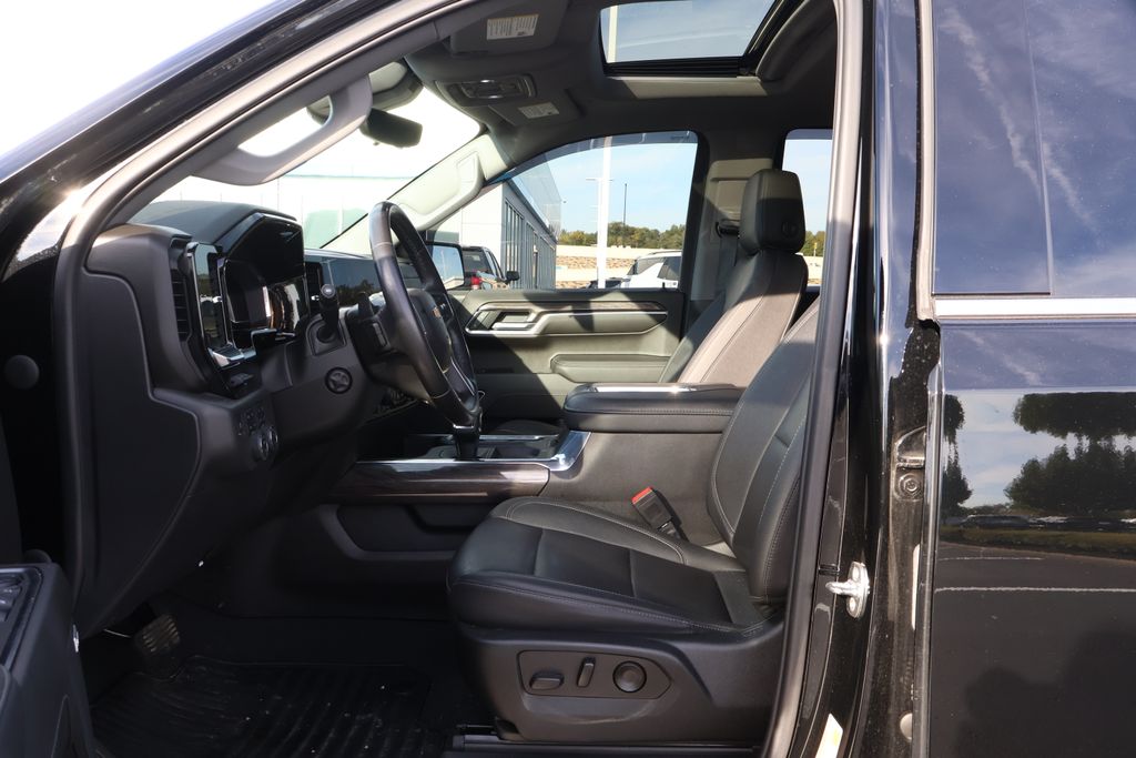 Thumbnail: 2022 Chevrolet Silverado 1500 - 14