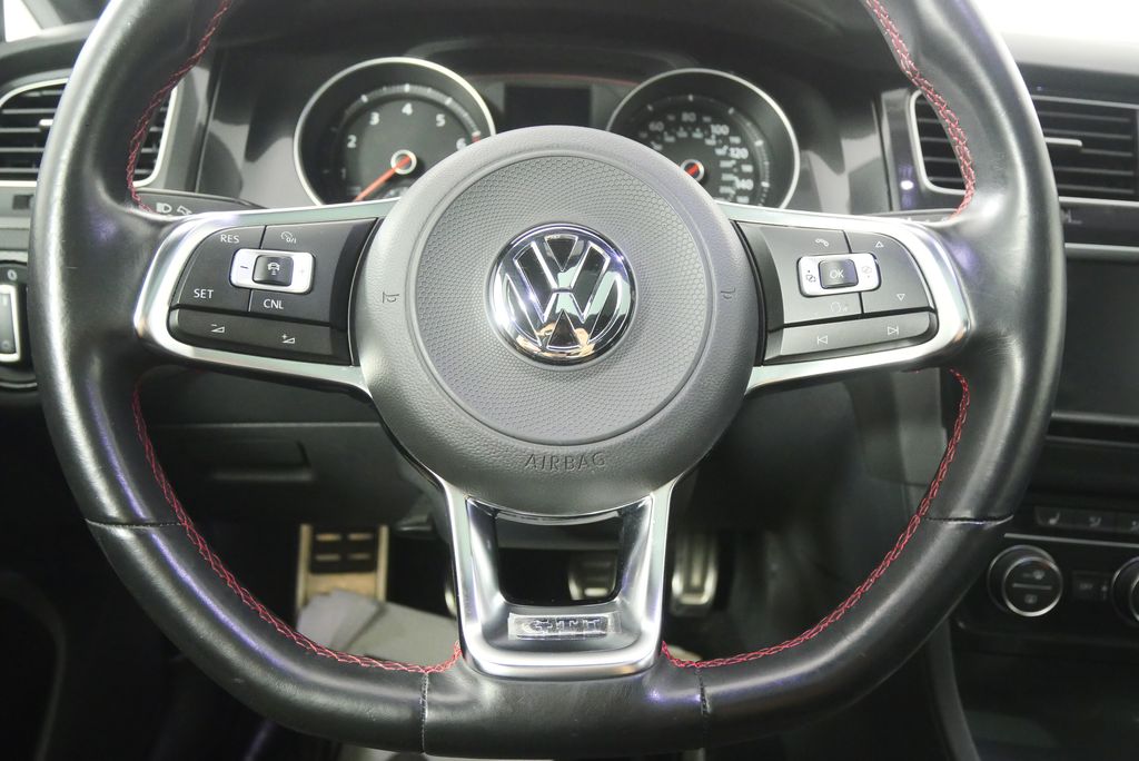 Thumbnail: 2017 Volkswagen Golf - 20
