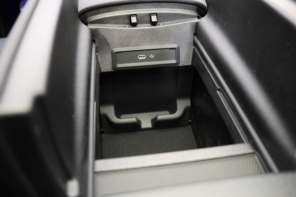 Thumbnail: 2026 Mercedes-Benz GLE - 30