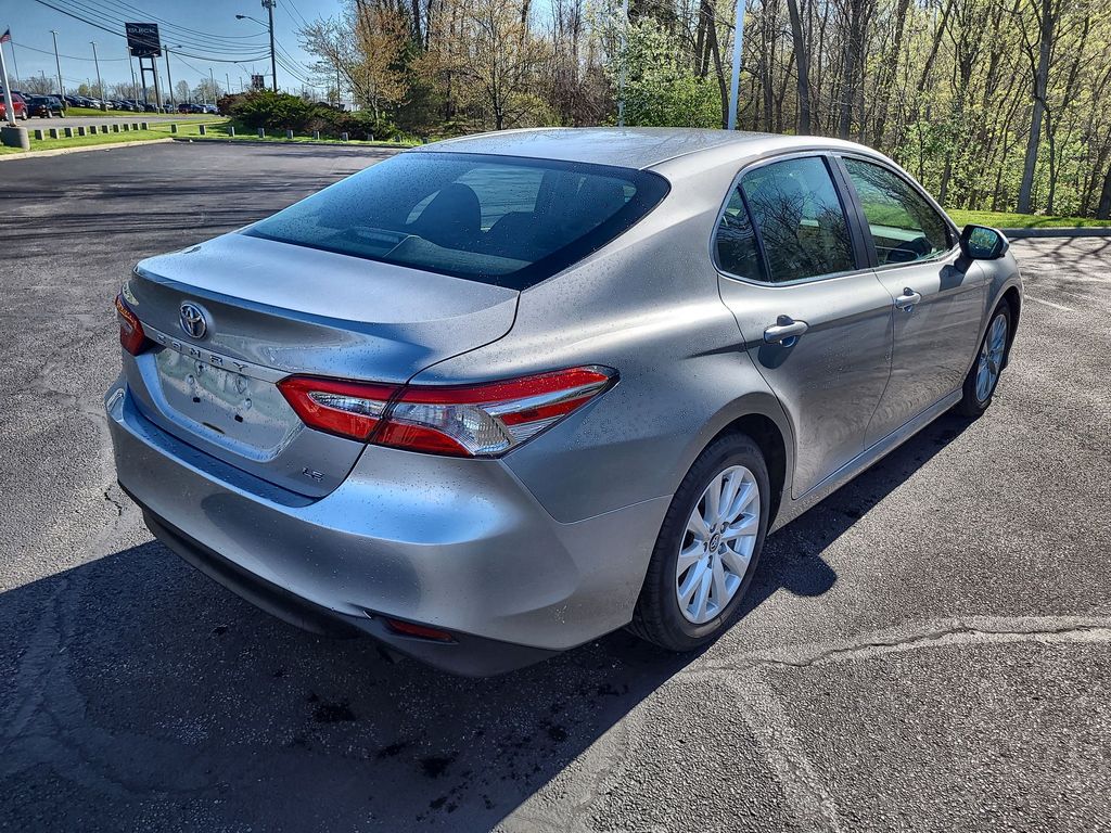 2018 Toyota Camry LE 3