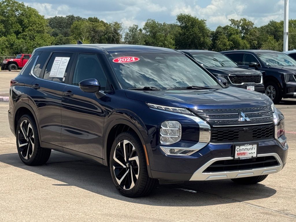 2024 Mitsubishi Outlander SE Silver at South Houston Nissan