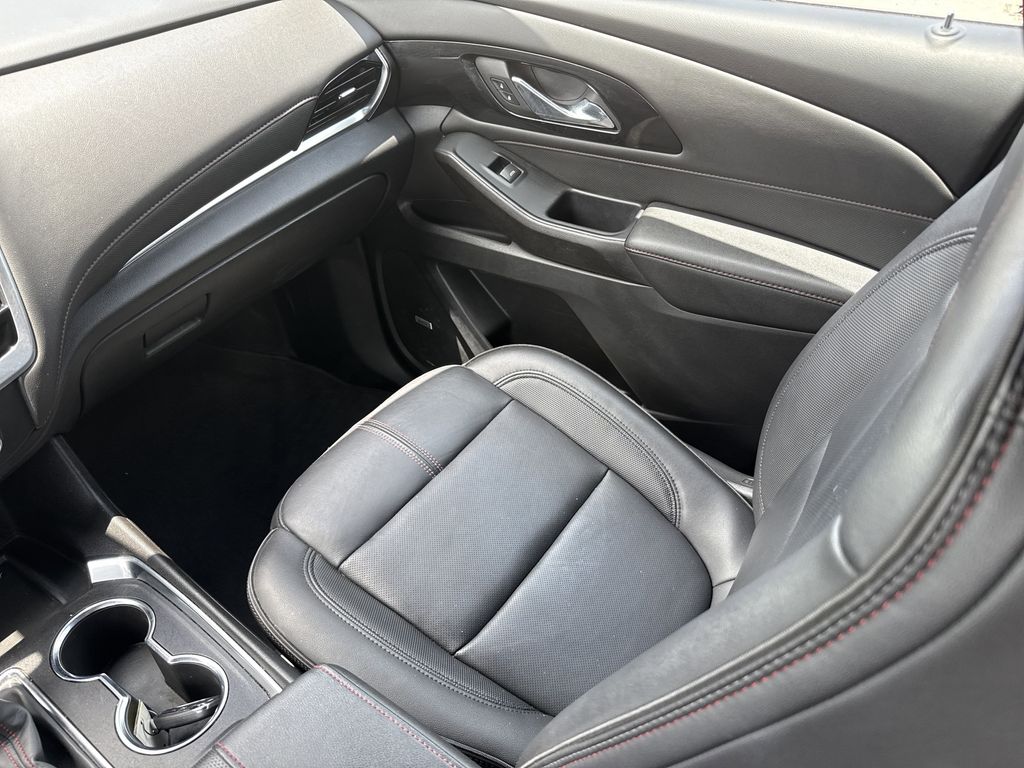 2023 Chevrolet Traverse RS White at Community Kia