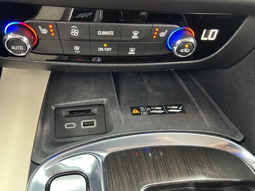 Used 2024 White Frost Tricoat Buick Essence image 25