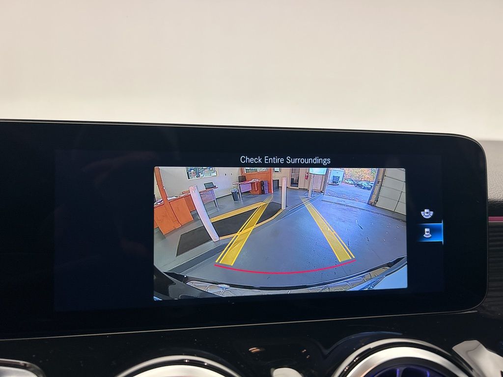 Thumbnail: 2023 Mercedes-Benz GLB - 18