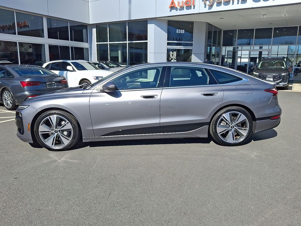 Thumbnail: 2025 Audi e-tron S - 7