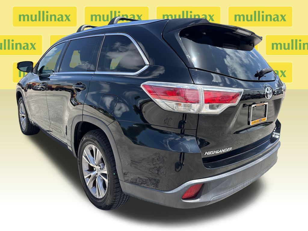 Used 2015 Black Toyota XLE V6 image 9