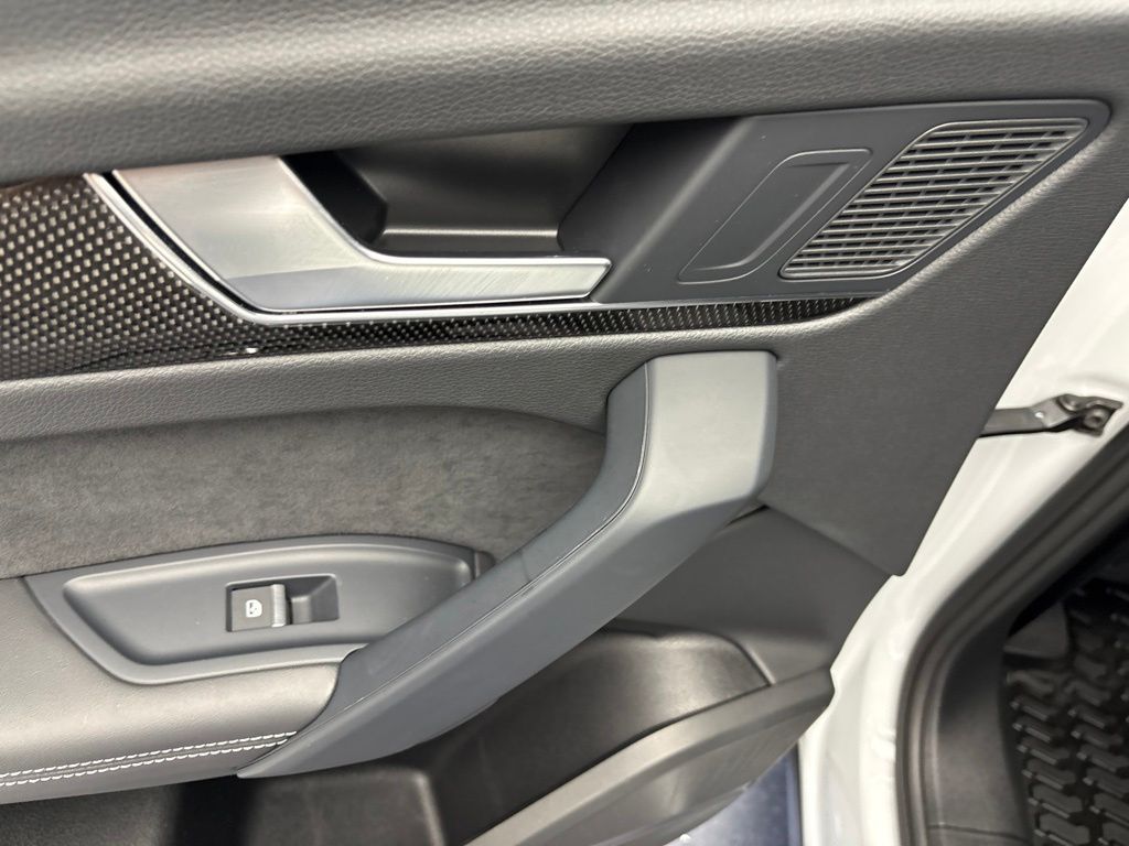 Thumbnail: 2023 Audi SQ5 - 18