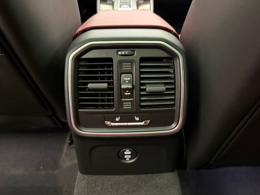 Thumbnail: 2026 Porsche Macan - 27