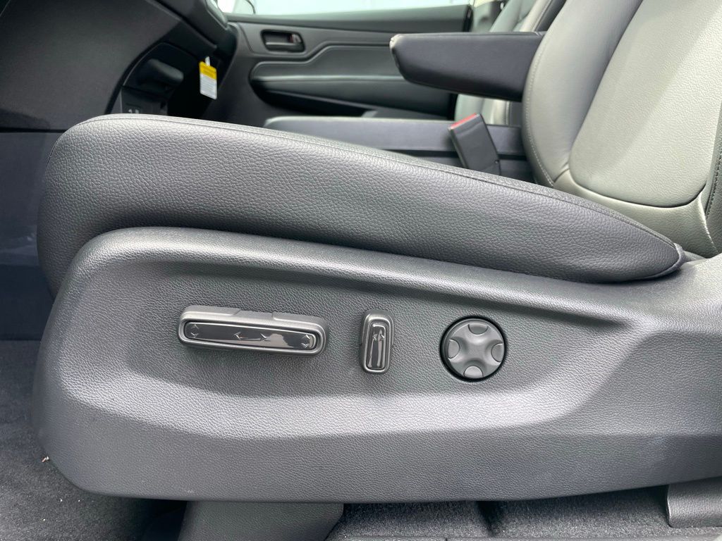 Thumbnail: 2025 Honda Odyssey - 25