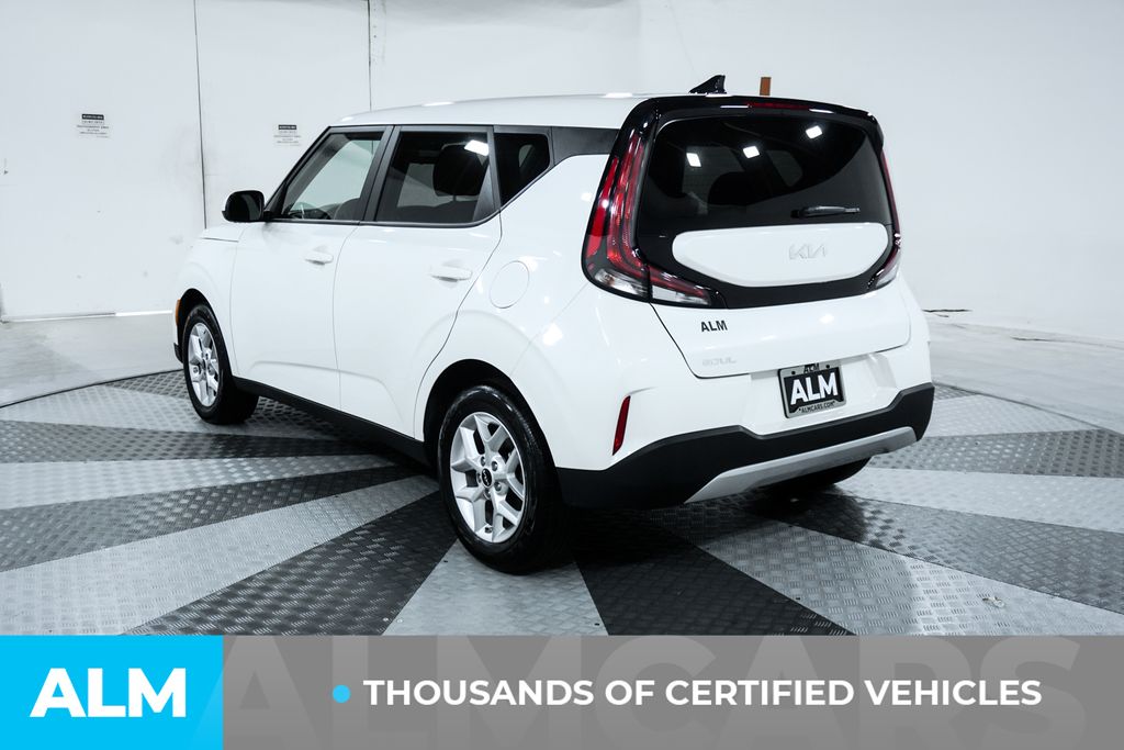 Used 2025 White Kia LX image 4