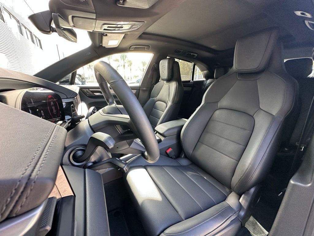 Thumbnail: 2025 Porsche Macan - 5