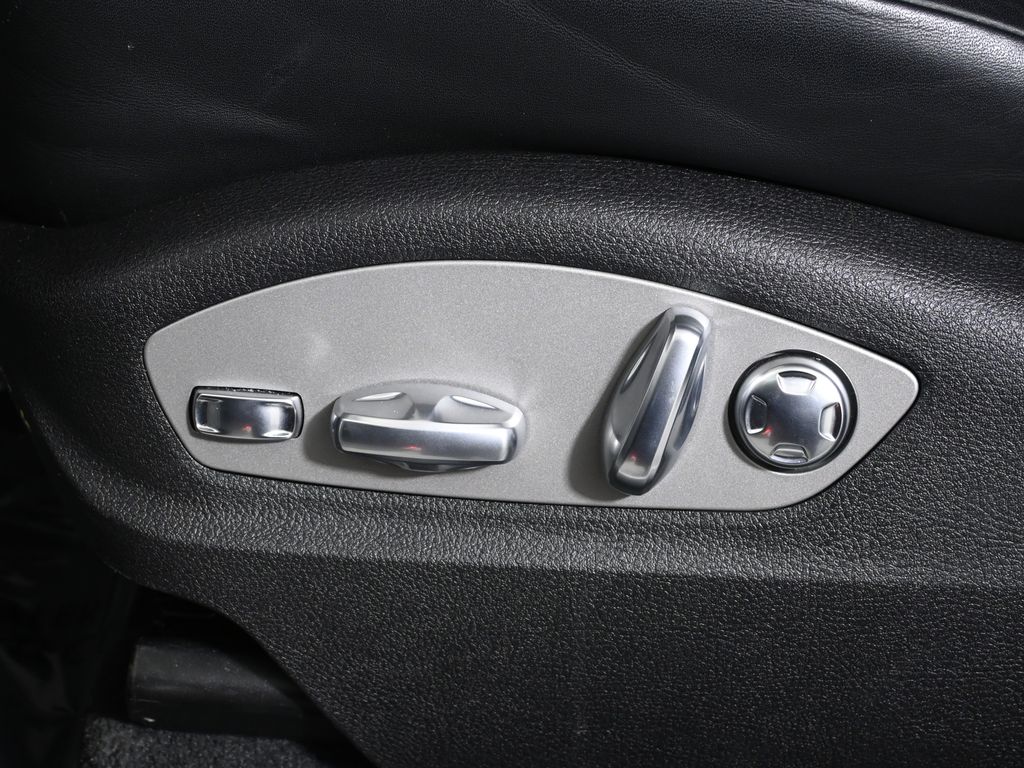 Thumbnail: 2024 Porsche Macan - 29