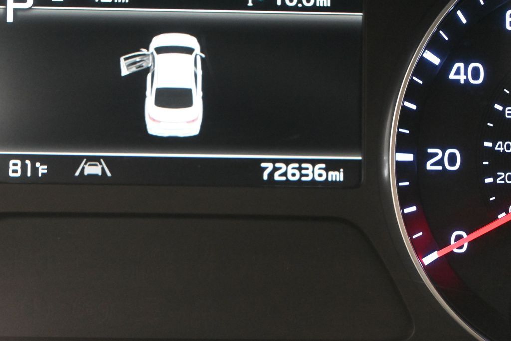Used 2024 Snow White Pearl Kia GT-Line image 36