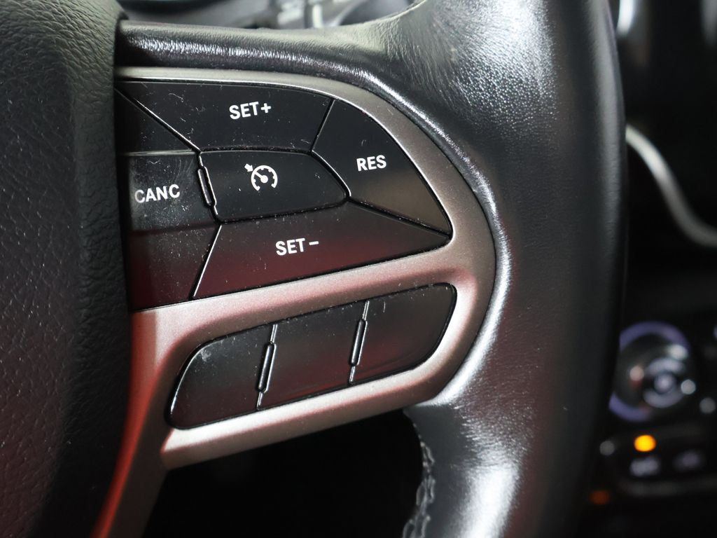 Used 2019 Gray Jeep Latitude Plus image 36