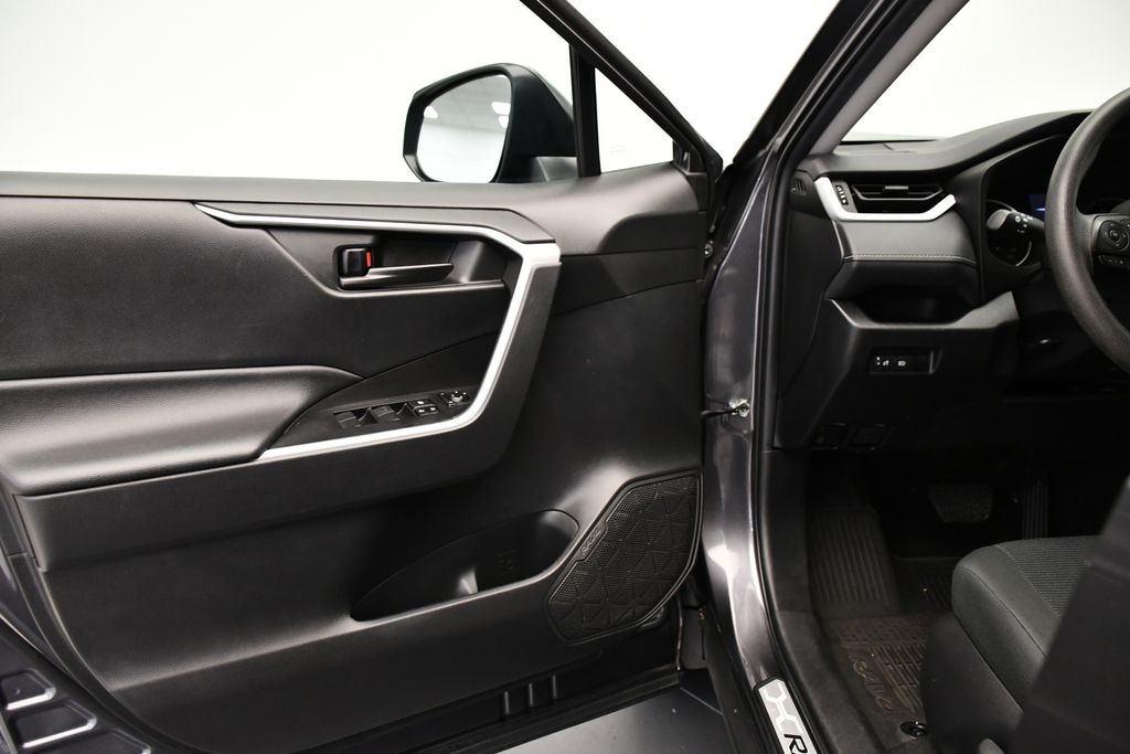 2022 Toyota RAV4 LE 28