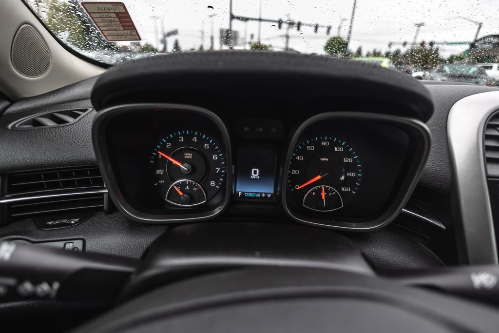 2015 Chevrolet Malibu LT thumbnail 11