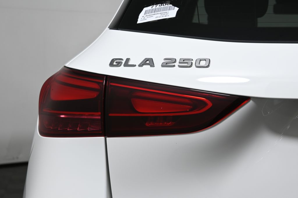 2025 Mercedes-Benz GLA 250 4MATIC 12