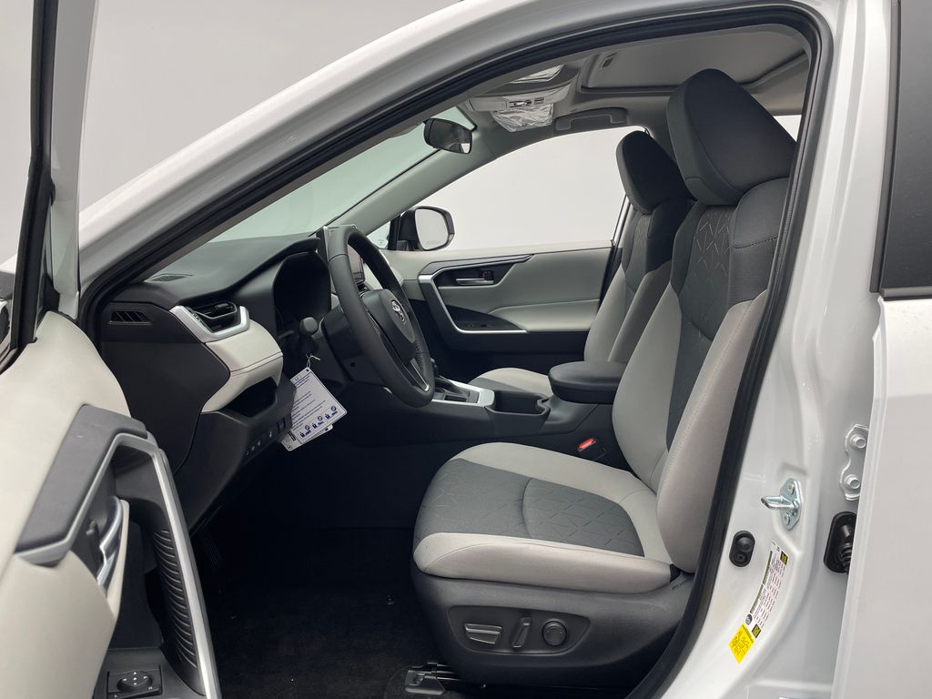 Thumbnail: 2025 Toyota RAV4 - 10