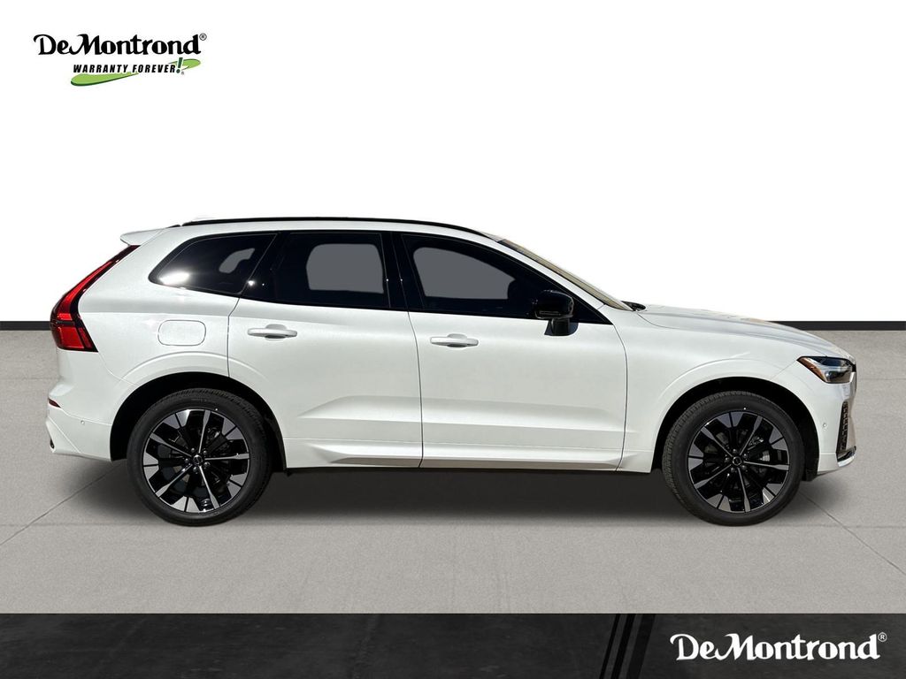 New 2026 Crystal White Volvo B5 Plus image 4