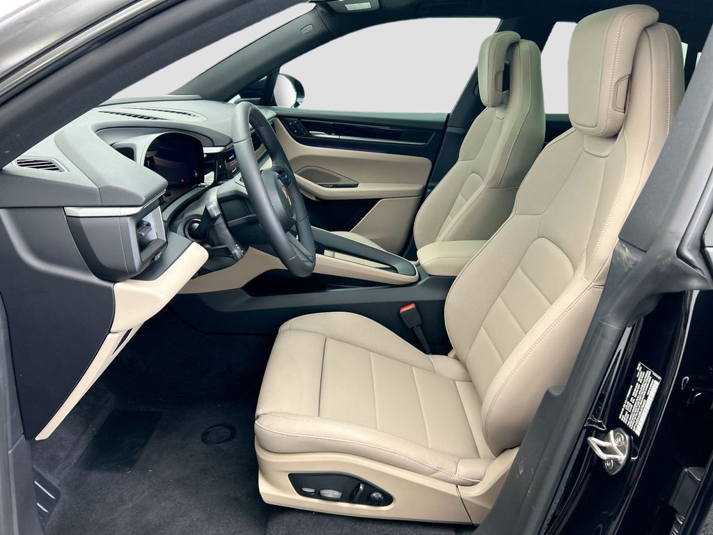 Thumbnail: 2025 Porsche Macan - 5