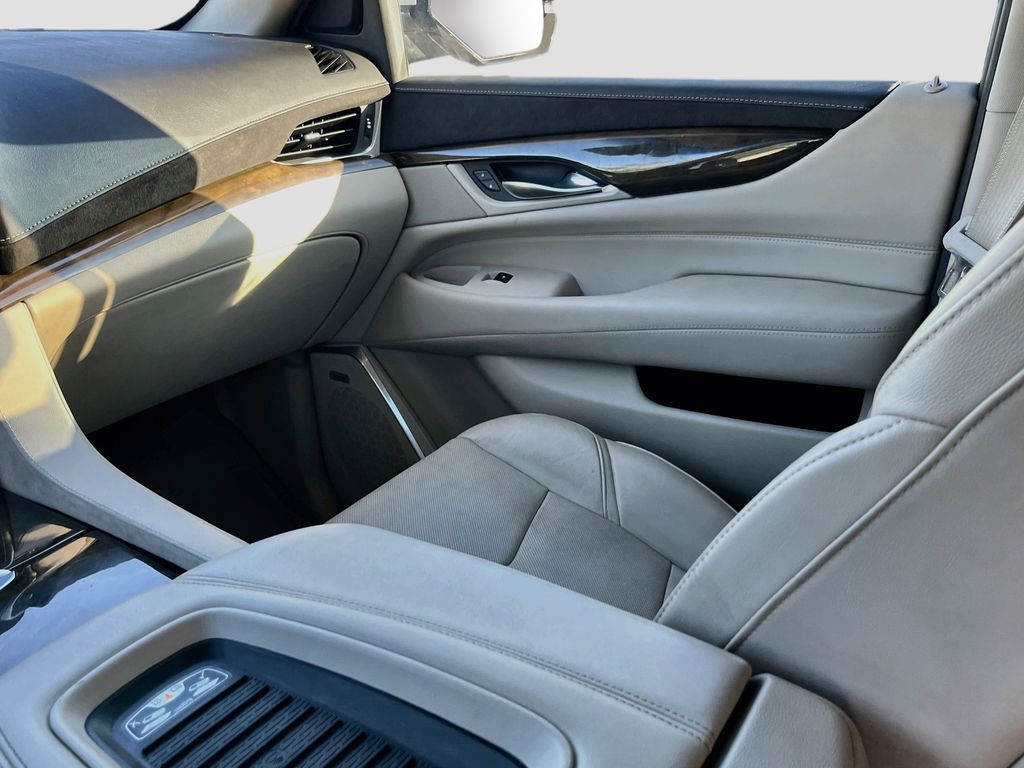 Used 2019 White Cadillac Luxury image 25