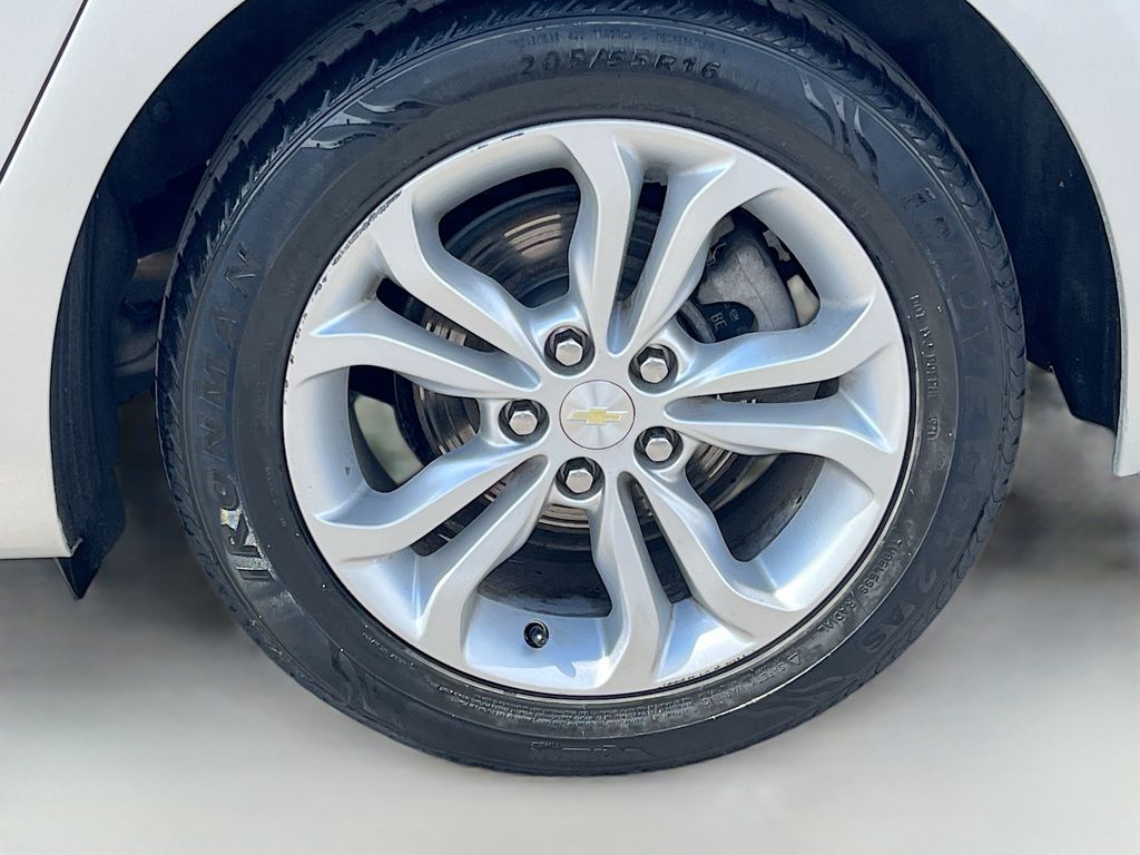 Used 2019 Silver Chevrolet LT image 28