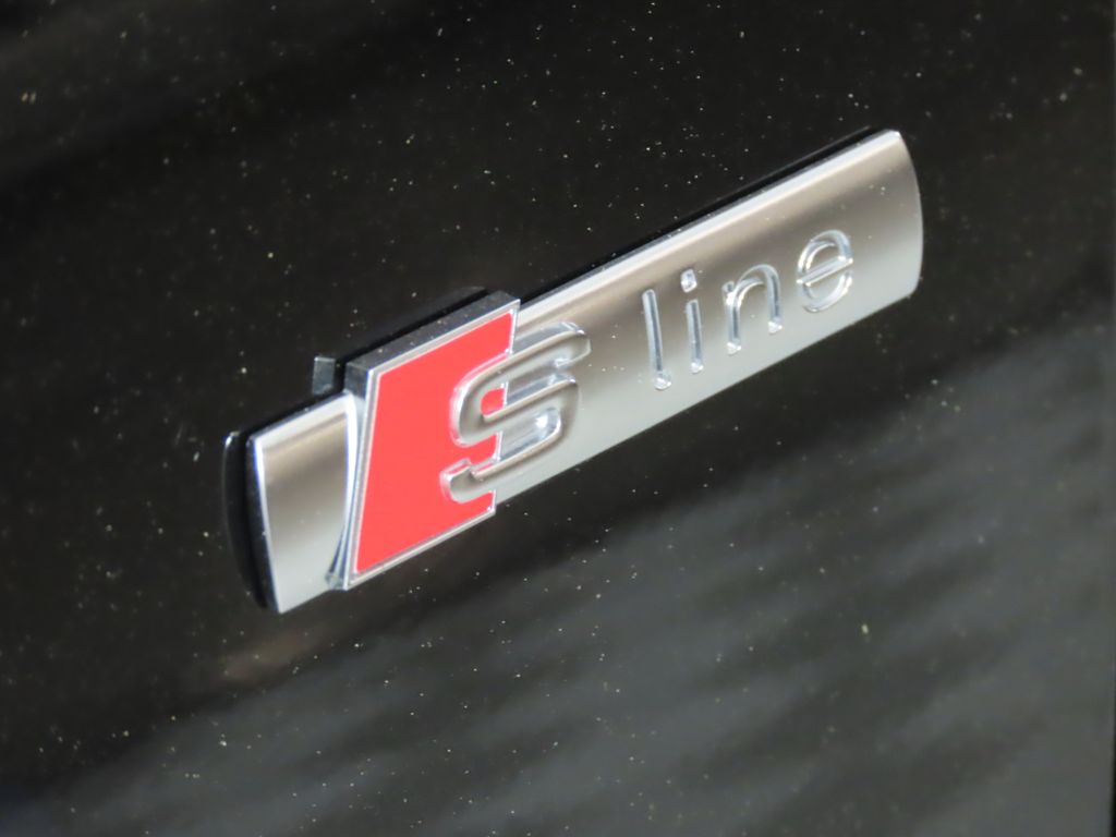 Thumbnail: 2025 Audi Q3 - 11