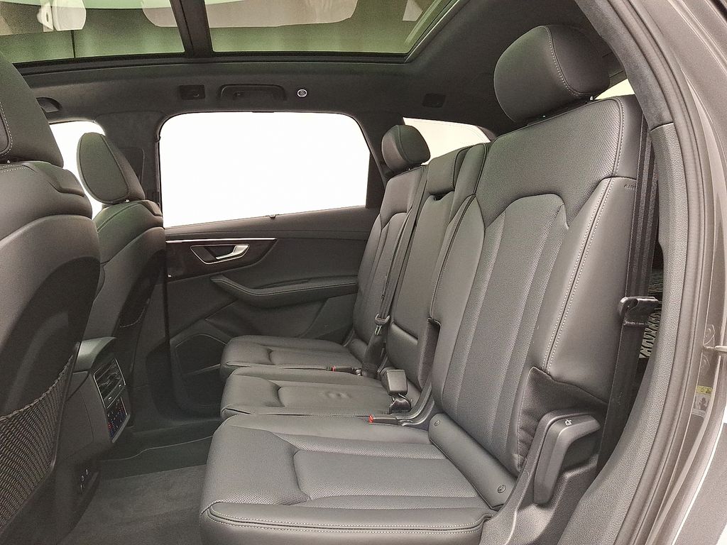 Thumbnail: 2026 Audi Q7 - 6