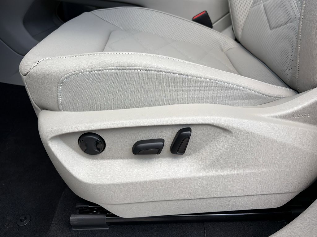 New 2026 Opal White Volkswagen 2.0T SE w/Technology image 13